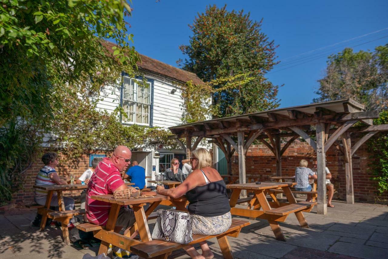 The Sun Inn ฟาเวอร์แชม ภายนอก รูปภาพ